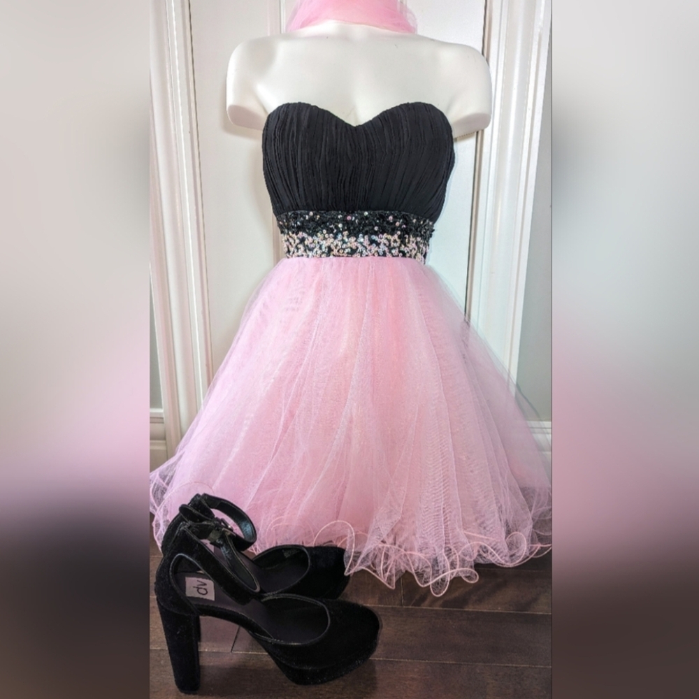 Dancing Queen strapless formal dress
